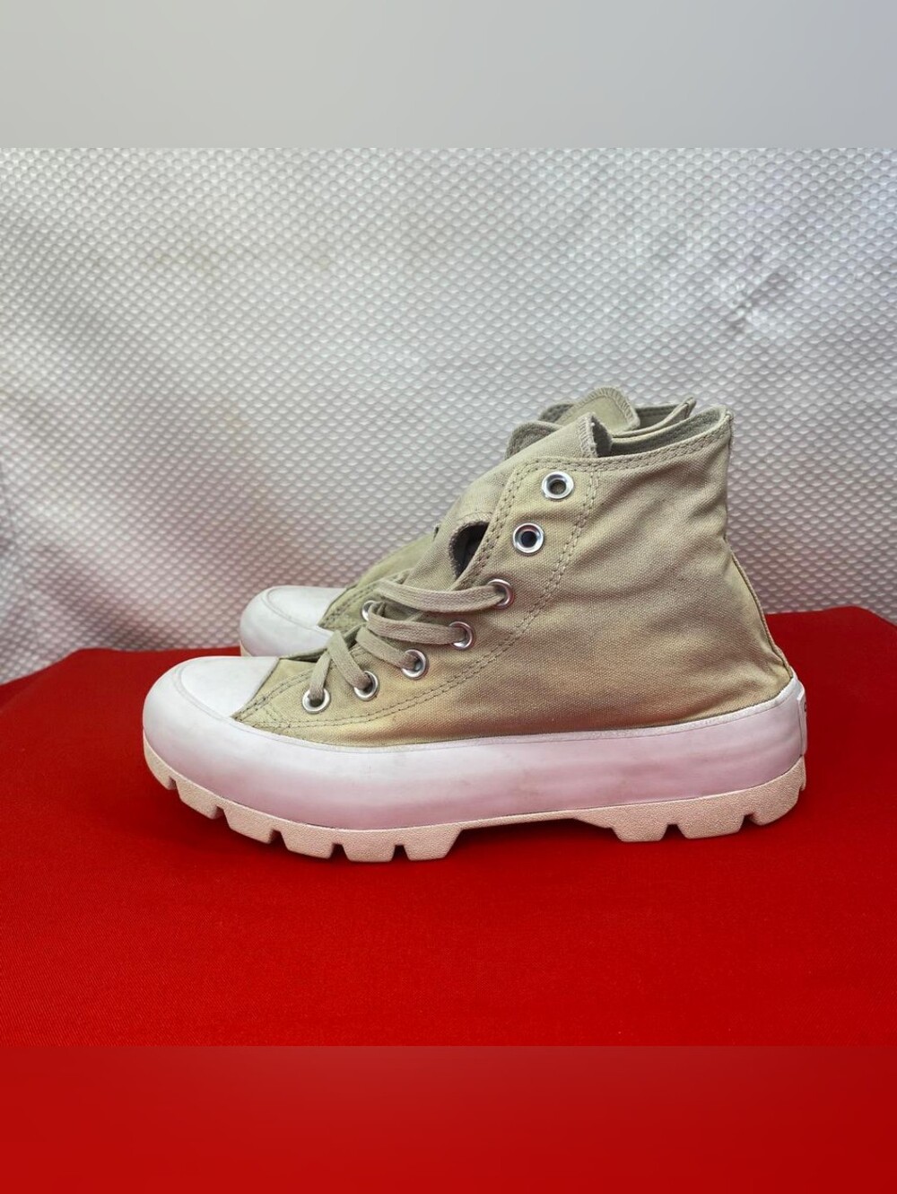 Converse Chuck Taylor All Star Lugged High Top Khaki Beige Sneakers Women Size 8
